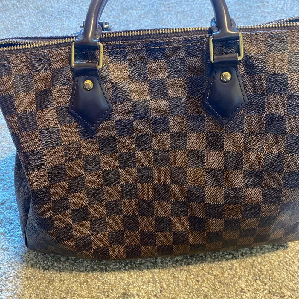 LOUIS VUITTON
Damier Ebene Speedy
Bandouliere 25